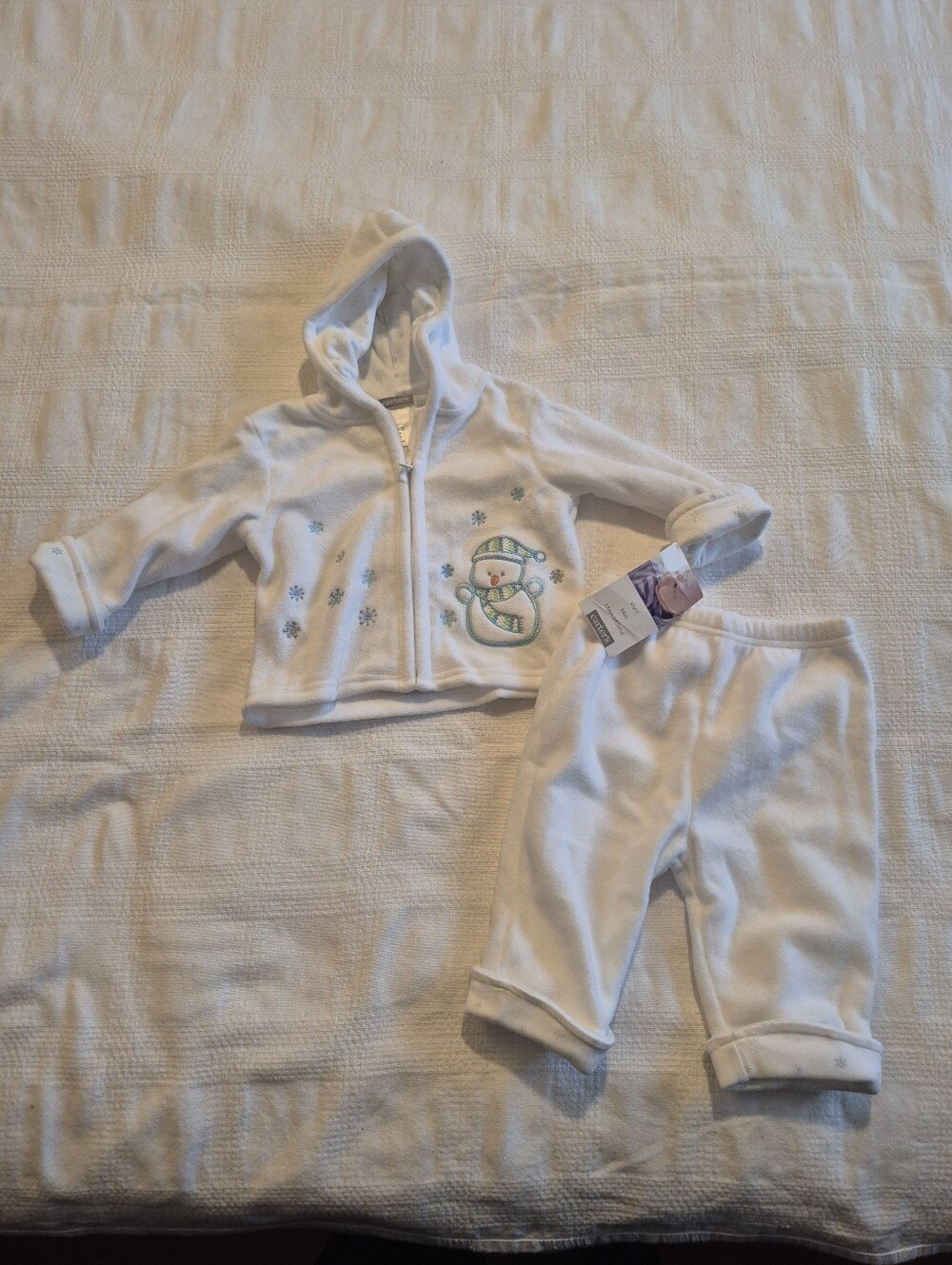 Carter's boys 9 months white fleece 2 piece snowman design NWT